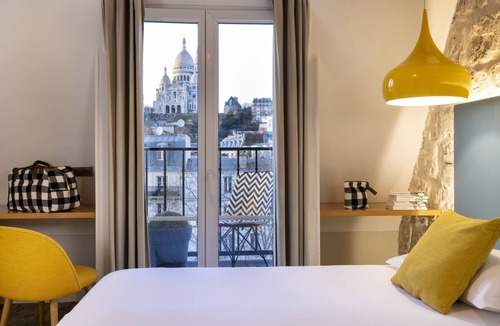 Quartier de Rochechouart Hostel | Le Régent Montmartre by Hiphophostels
