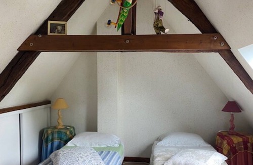 Chaumont-en-Vexin Bed & Breakfast | Le Relais Des Hirondelles - Gardénia Room with Garden Access