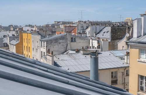 Saint-Louis Apartment | Le Royale6 · Calm & Stylish F4, Family‑Friendly, Steps from Castle & Stations
