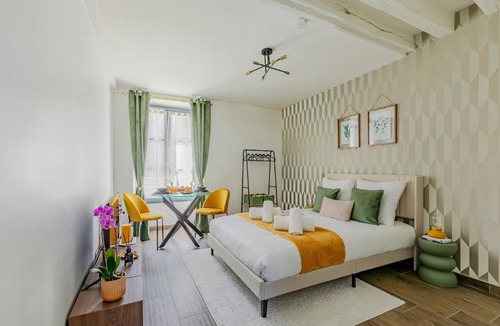 Jouy-en-Josas Apartment | Le Saint-Martin - Studio rénové - Versailles 7 min - HEC 5 min