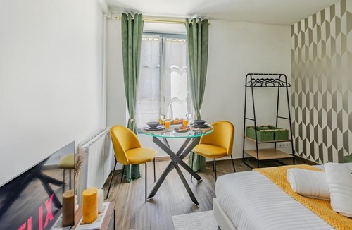 Jouy-en-Josas Apartment | Le Saint-Martin - Studio rénové - Versailles 7 min - HEC 5 min