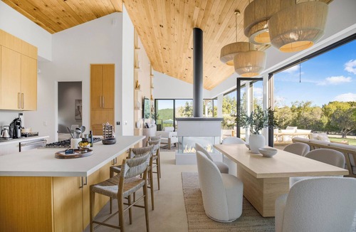 Malibu House | Lechusa - Secluded Creative Compound: Luxury 2-Acre Estate w/Studio & Pool