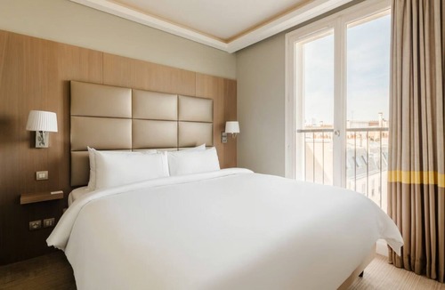 17th Arrondissement Hotel | L’Edmond Hotel Parc Monceau
