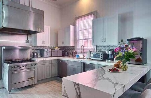 Faubourg Marigny Bed & Breakfast | Legendary Prudhomme Chateau near FR QT by YouRent