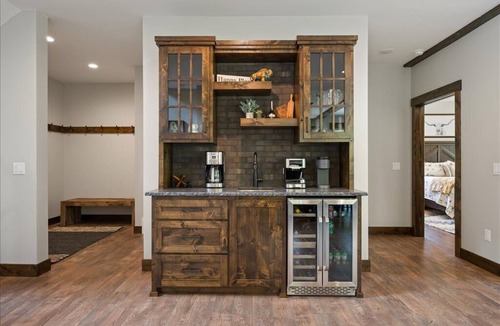 Lead House | Legends Lodge- 22 guest Mountain retreat with pool access!