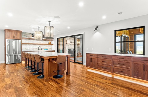 Alexandria House | Level Lakefront ' Fire Pit ' Hot Tub ' Game Room ' Kayaks