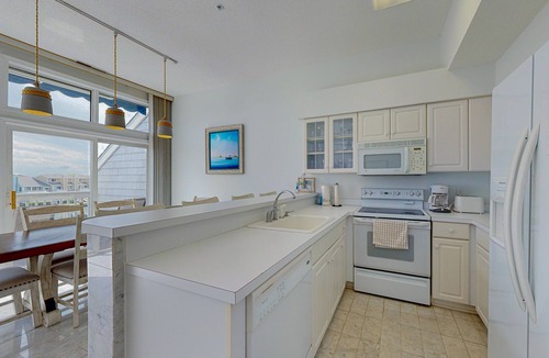 North Ocean City Condo | Light-Filled Waterfront Condo w/Marsh & Bay Views, Deck, Shared Pool & Tennis