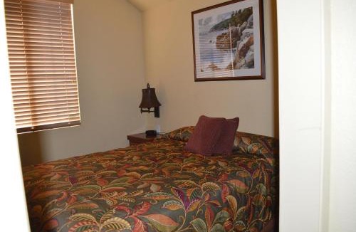 Point Arena Hotel | Lighthouse Pointe Resort