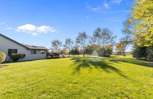 Black Wolf House | Lilly Lakeside Tri-Level Escape Near Lake Winnebago
