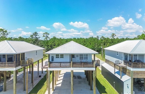 Shoreline Park House | Lily Pad on the Bayou