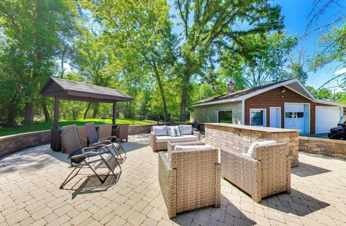 Zenda House | Linn Lodge | Fire Pit, 5+ Night Stays Include Golf Cart | Sleeps 10