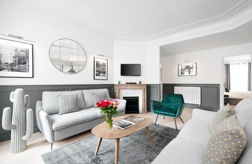 Quartier de la Porte-Saint-Denis Apartment | LivinParis - Luxury AC 3 Bedrooms Opera II