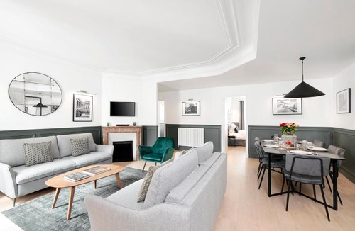 Quartier de la Porte-Saint-Denis Apartment | LivinParis - Luxury AC 3 Bedrooms Opera II
