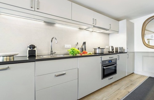 Quartier du Mail Apartment | LivinParis | Luxury AC 4 Bedrooms Le Louvre I