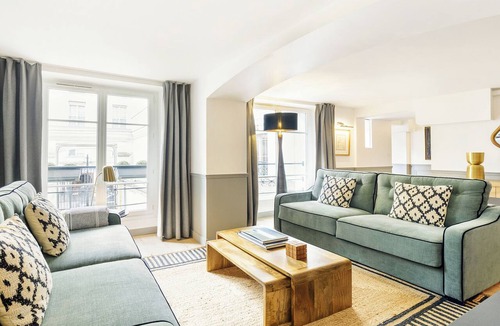 Quartier du Mail Apartment | LivinParis | Luxury AC 4 Bedrooms Le Louvre I