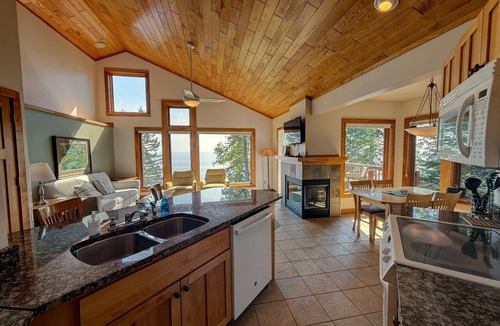 Lutsen Condo | Located directly on Lake Superior, this condo is ideal for family & friends