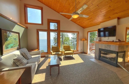 Lutsen Condo | Located directly on Lake Superior, this condo is ideal for family & friends