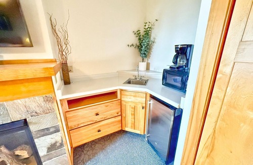 Lutsen Condo | Located on Lake Superior, this guestroom is ideal for family & friends