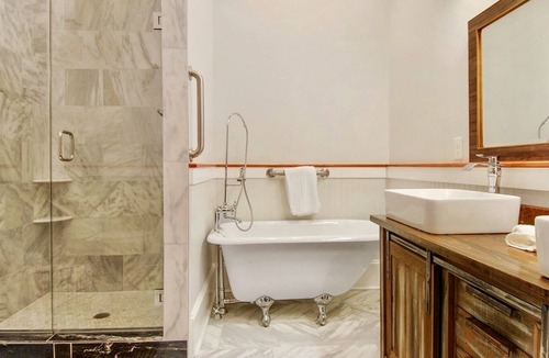 Saint Claude House | LOCATION! 2 miles to the quarter GORGEOUS