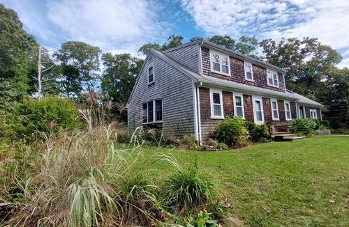 West Falmouth House | LOCATION! LOCATION! OLD SILVER BEACH! Saturday to Saturday weekly rental