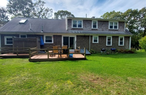 West Falmouth House | LOCATION! LOCATION! OLD SILVER BEACH! Saturday to Saturday weekly rental