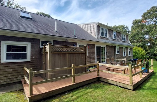 West Falmouth House | LOCATION! LOCATION! OLD SILVER BEACH! Saturday to Saturday weekly rental