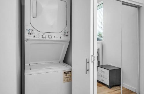 Wilshire Apartment | Loft style 1-Bedroom wirh Balcony and Parking
