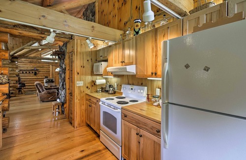 Valders Cabin | Log Cabin Vacation Rental