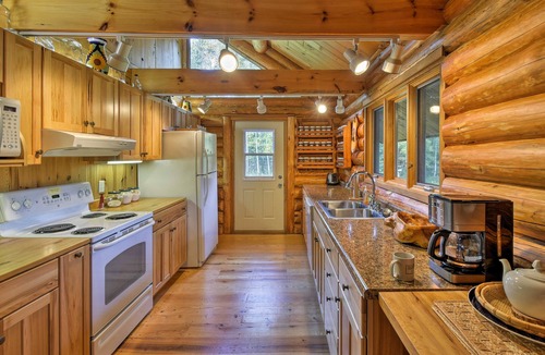 Valders Cabin | Log Cabin Vacation Rental