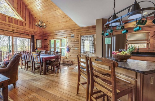 Thayerville Ski Chalet | Log chalet w/hot tub & BBQ grill
