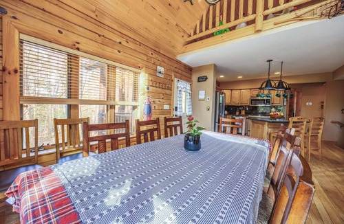 Thayerville Ski Chalet | Log chalet w/hot tub & BBQ grill