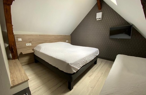 Chaumont-en-Vexin Hotel | LOGIS - Hôtel & Restaurant Saint Nicolas