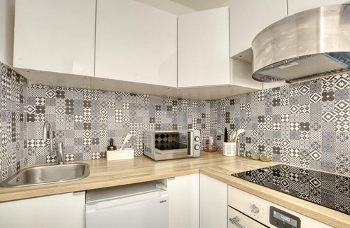 Puteaux Apartment | Lola Homes " Contemporary and warm apartment "
