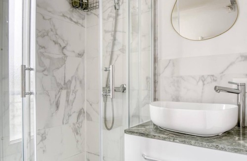 Puteaux Apartment | Lola Homes " Contemporary and warm apartment "