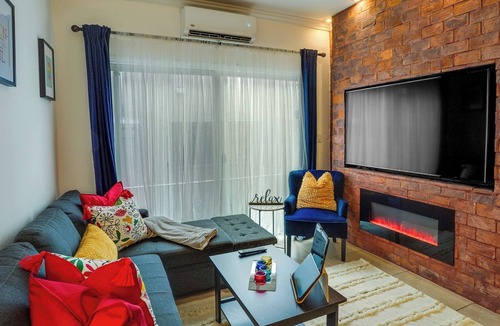 East Village Apartment | Long Beach Vacation Rental < 1 Mi to Beach!