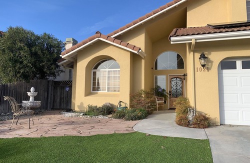 Paso Robles House | Longer stays with pup!Casual elegance & comfort close to downtown and wineries.
