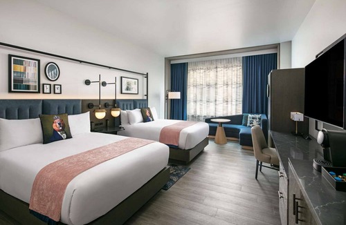 North Capitol Street Hotel | Look No More! TWO Spacious and Modern Units with City View, Pets are Allowed!