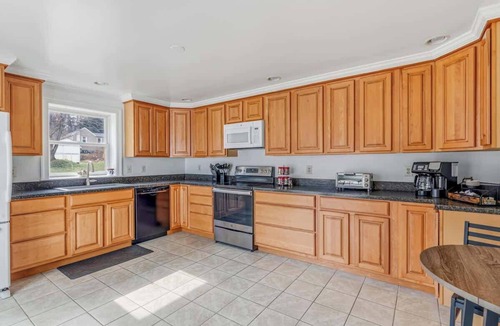 Leesburg House | Loudoun's Little White Escape