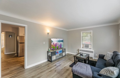 Riverview Apartment | Lovely 1-bedroom unit blocks from downtown St.Paul