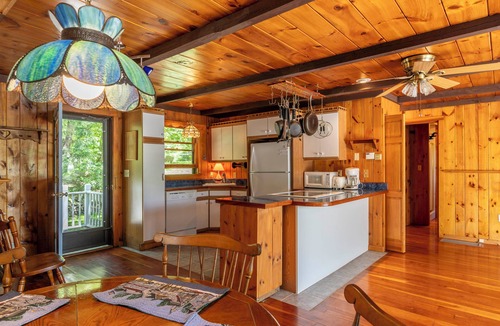 Williamsburg House | Lovely 2-bedroom bungalow in Williamsburg. Disconnect from it all!