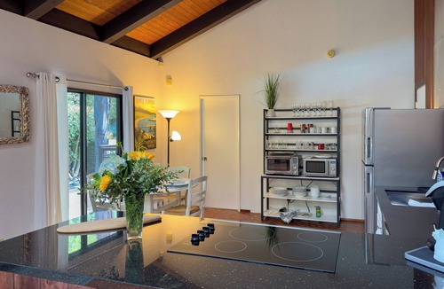 Hope Ranch House | Lovely 2 bedroom house in a beautiful Santa Barbara neighborhood.