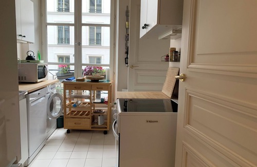 Quartier du Mail Apartment | LOVELY 55 SQM RUE MONTMARTRE HEART OF PARIS