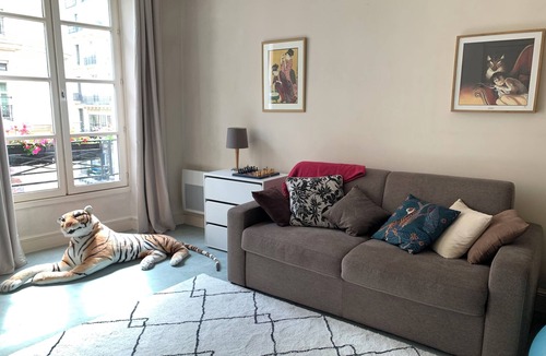 Quartier du Mail Apartment | LOVELY 55 SQM RUE MONTMARTRE HEART OF PARIS