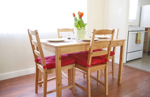 Venice Apartment | Lovely beach apartment w/parking, bikes, pet friendly!