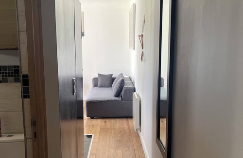 Louvres Apartment | Lovely, cosy apartment with garden and king-size bed, near airport.