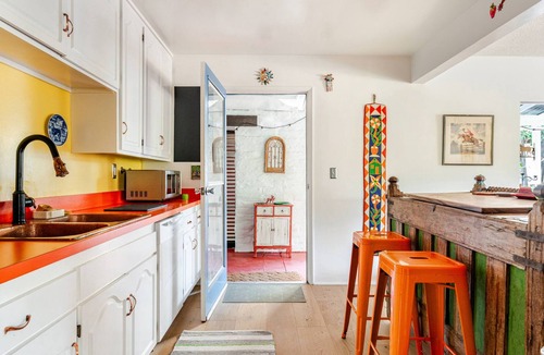 Simi Valley House | Lovely Dog Friendly 3-bedroom house with AC in Santa Susana area of Simi Valley