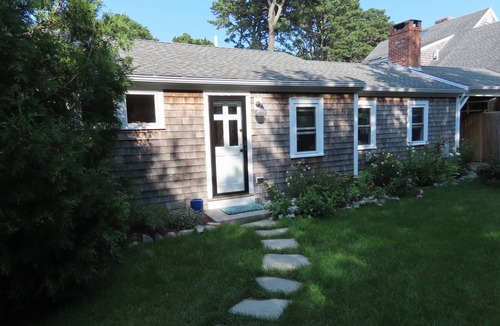 Eastham Cottage | Lovely full remodel with pool walk to 3 beaches - dog friendly w permission