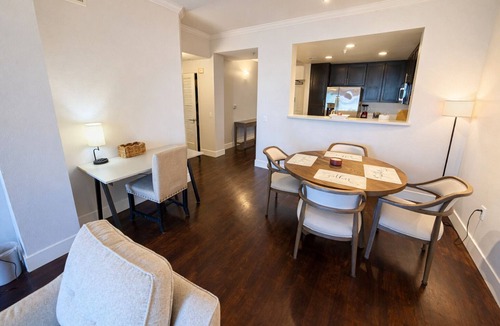 Westwood Apartment | Lovely Fully Furnished 2BR/2BA on Wilshire Blvd - AC, Gym,Ideal for Relocation
