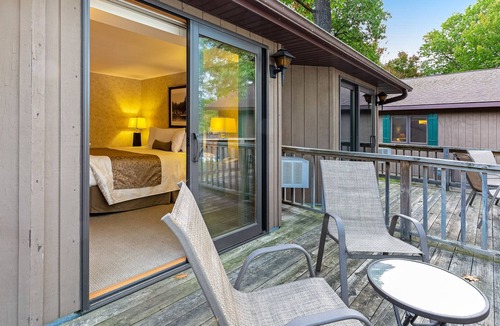 Eagle River Apartment | Lovely lakefront suite with resort amenities & shared dock - dogs OK!