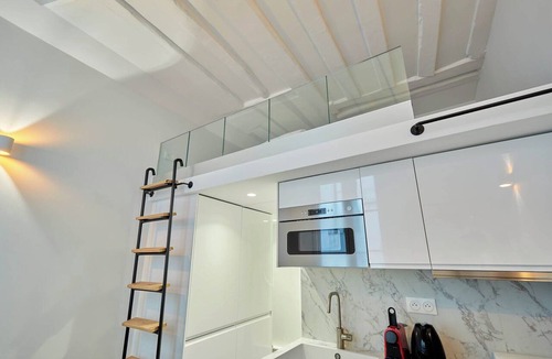 Paris City Center Apartment | Lovely Studio-Louvre & Palais Royal